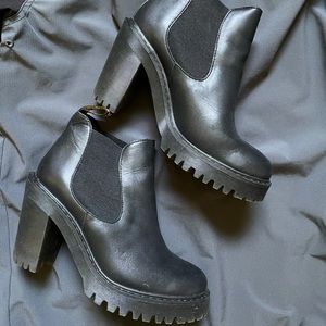 Size 8 Dr. Martens Magdalena boots